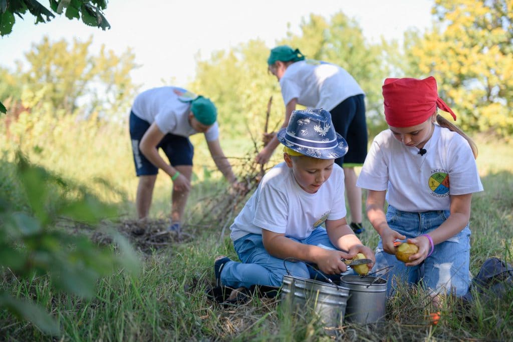 Туристическое путешествие в детском лагере