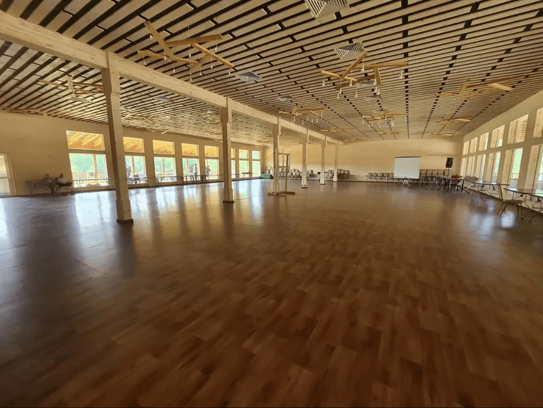 Спортивный зал в лагере Эволюция