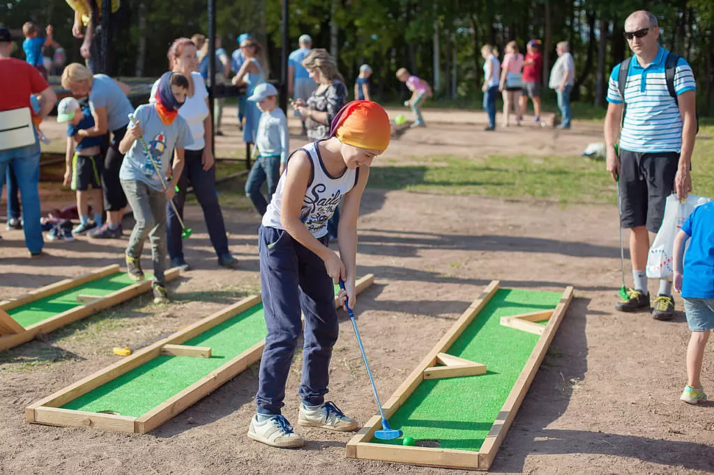 Мини-гольф в детском лагере